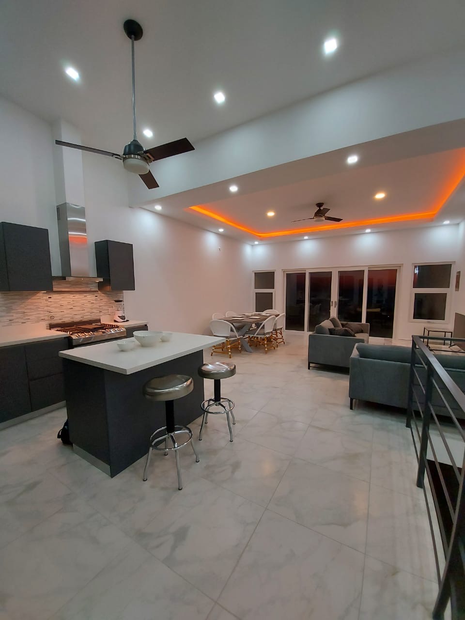 Center Bay 2BD upscale condo with 180 degree water views - Image 12