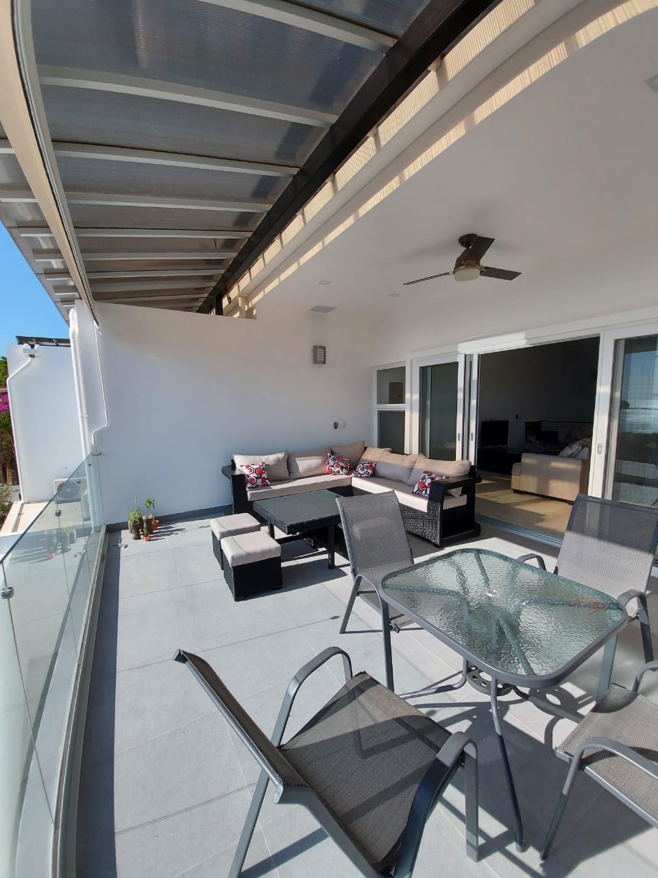 Center Bay 2BD upscale condo with 180 degree water views - Image 15