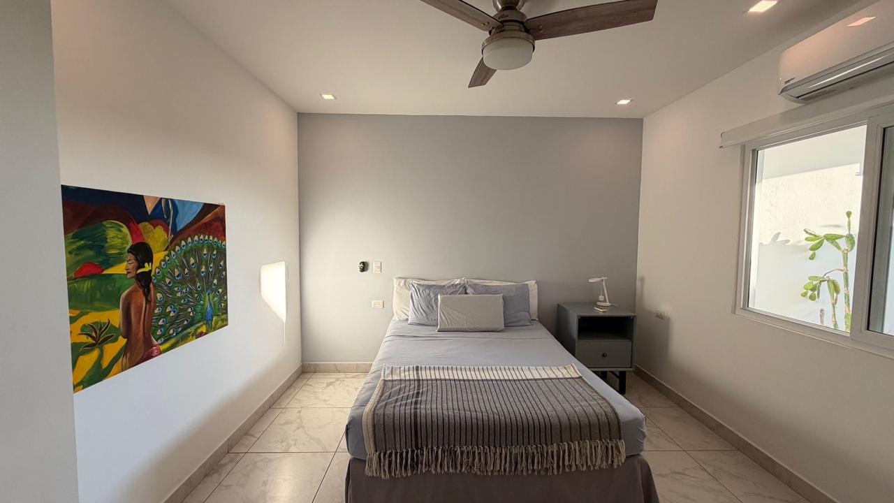 Center Bay 2BD upscale condo with 180 degree water views - Image 16