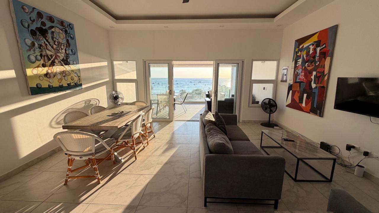 Center Bay 2BD upscale condo with 180 degree water views - Image 8