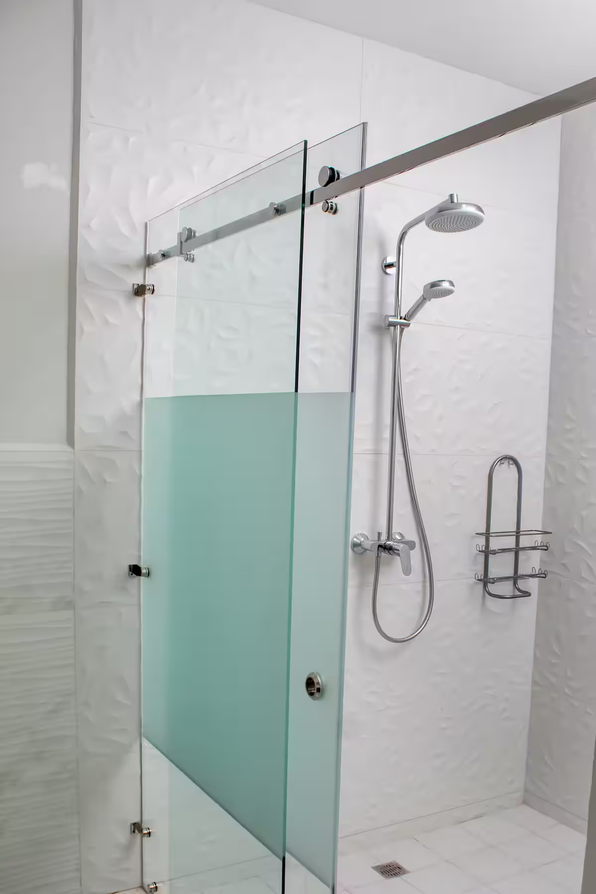 Center Bay 2BD upscale condo with 180 degree water views - Image 20