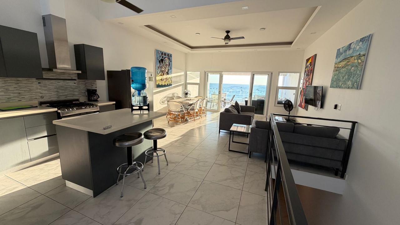 Center Bay 2BD upscale condo with 180 degree water views - Image 10